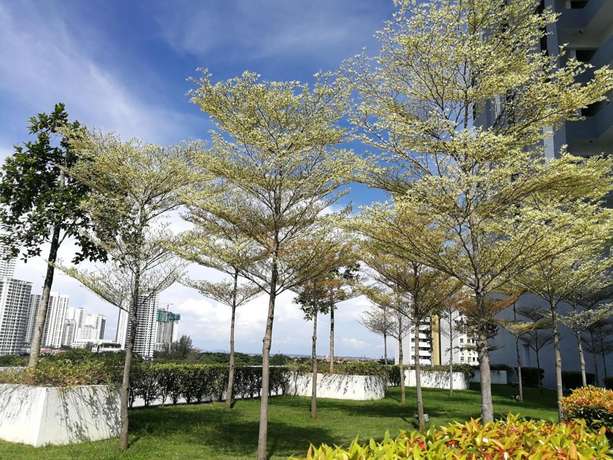 Landmark Stunning High Floor Coast View Studio #Netflix #Fast Wifi Tanjung Tokong Exterior foto